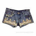 One sequin around the right side pocket line denim shorts